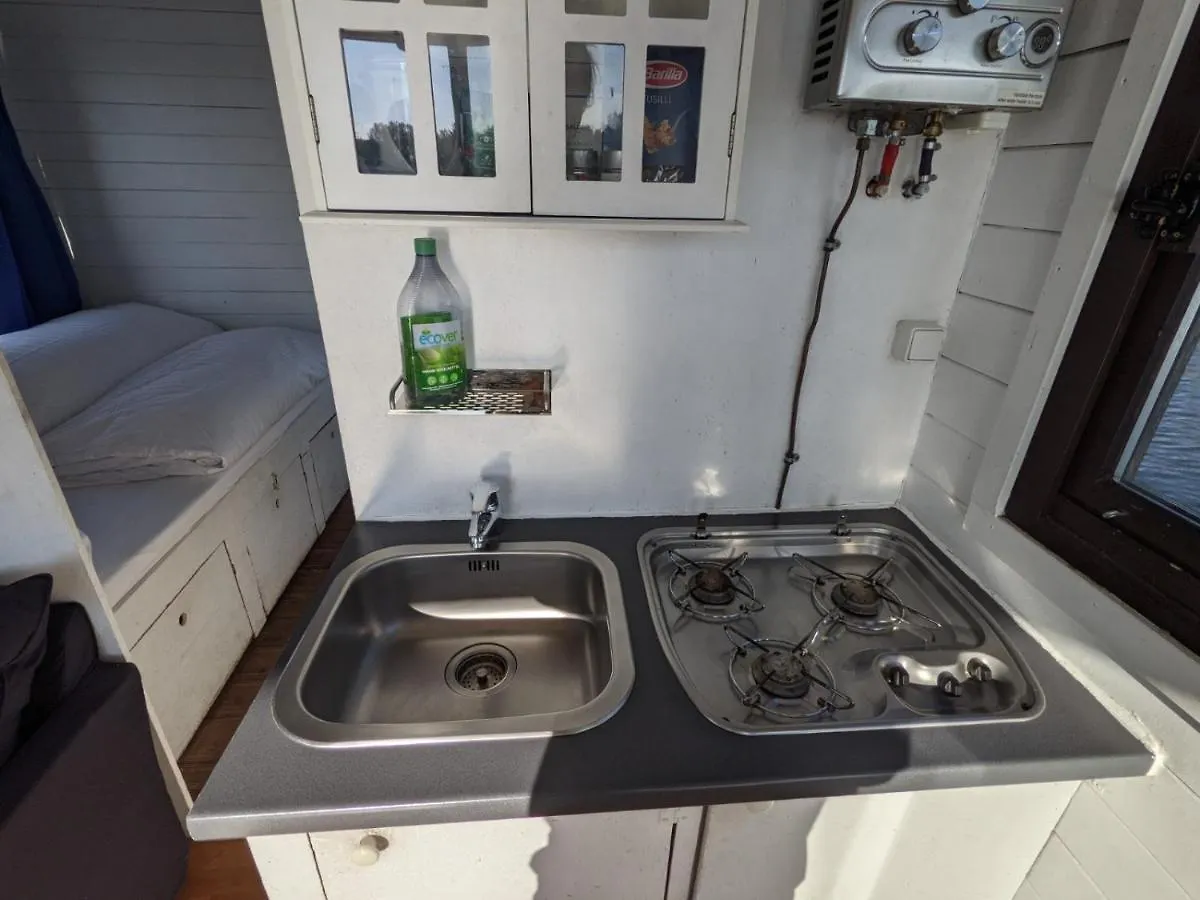 Hotel Gemütliches Hausboot mit Kamin in Berlin Deutschland