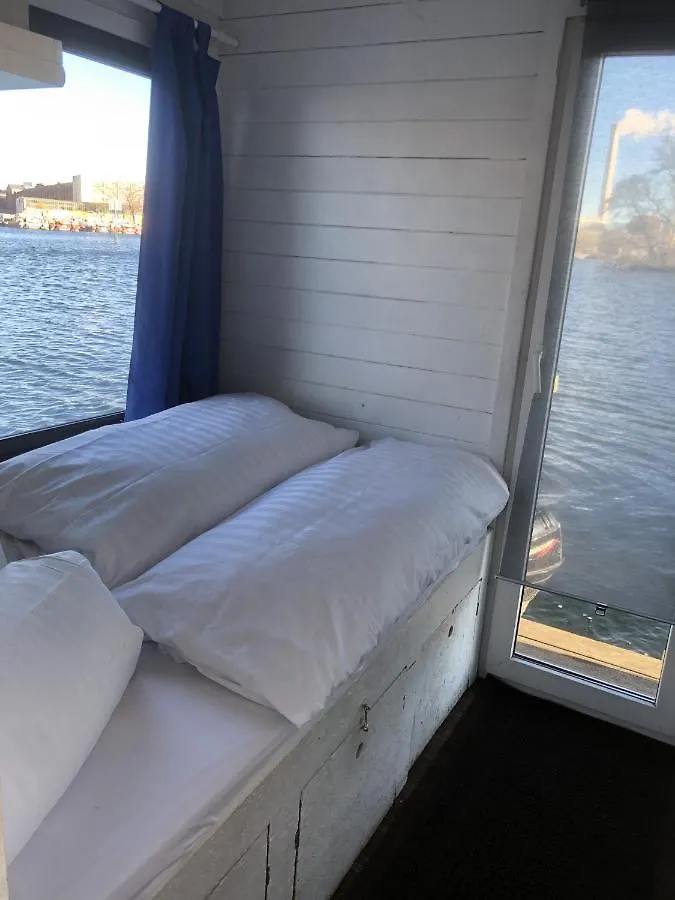 Hotel Gemütliches Hausboot mit Kamin in Berlin 0*,