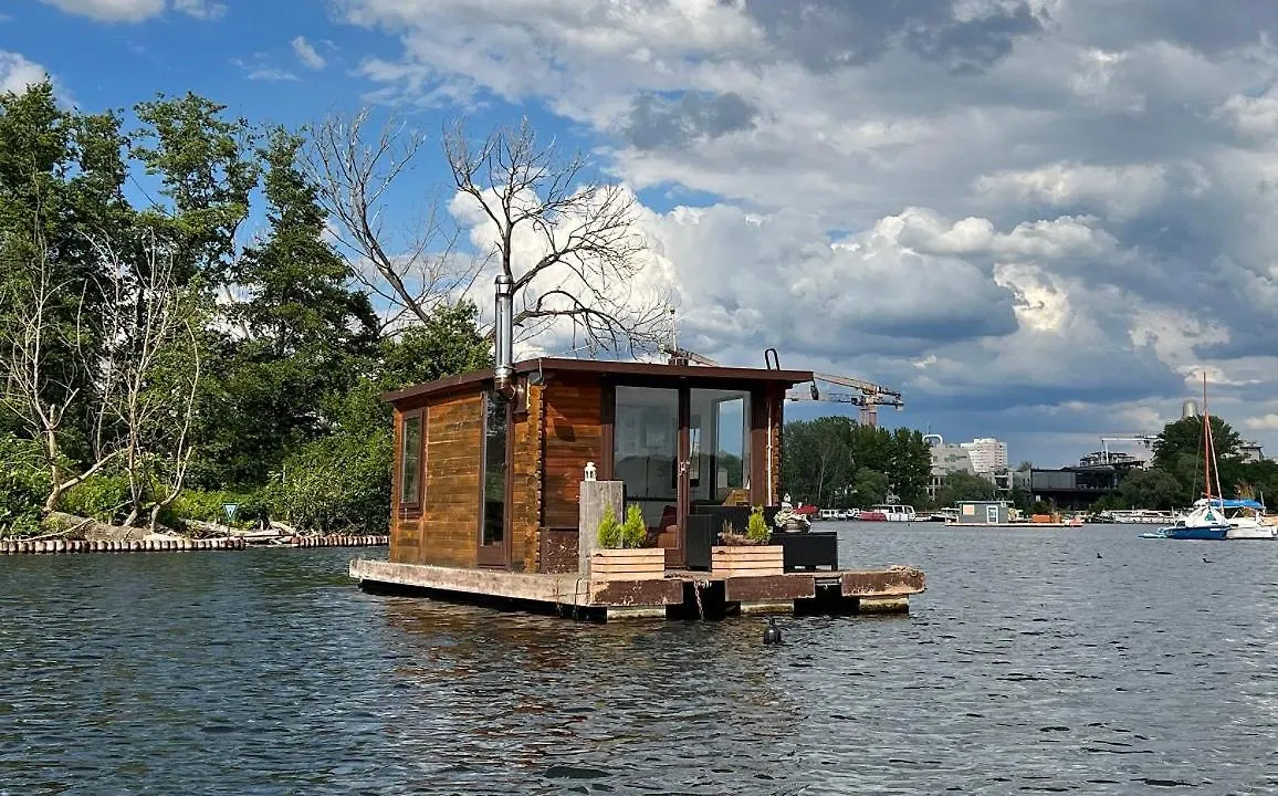 Hotel Gemütliches Hausboot mit Kamin in Berlin