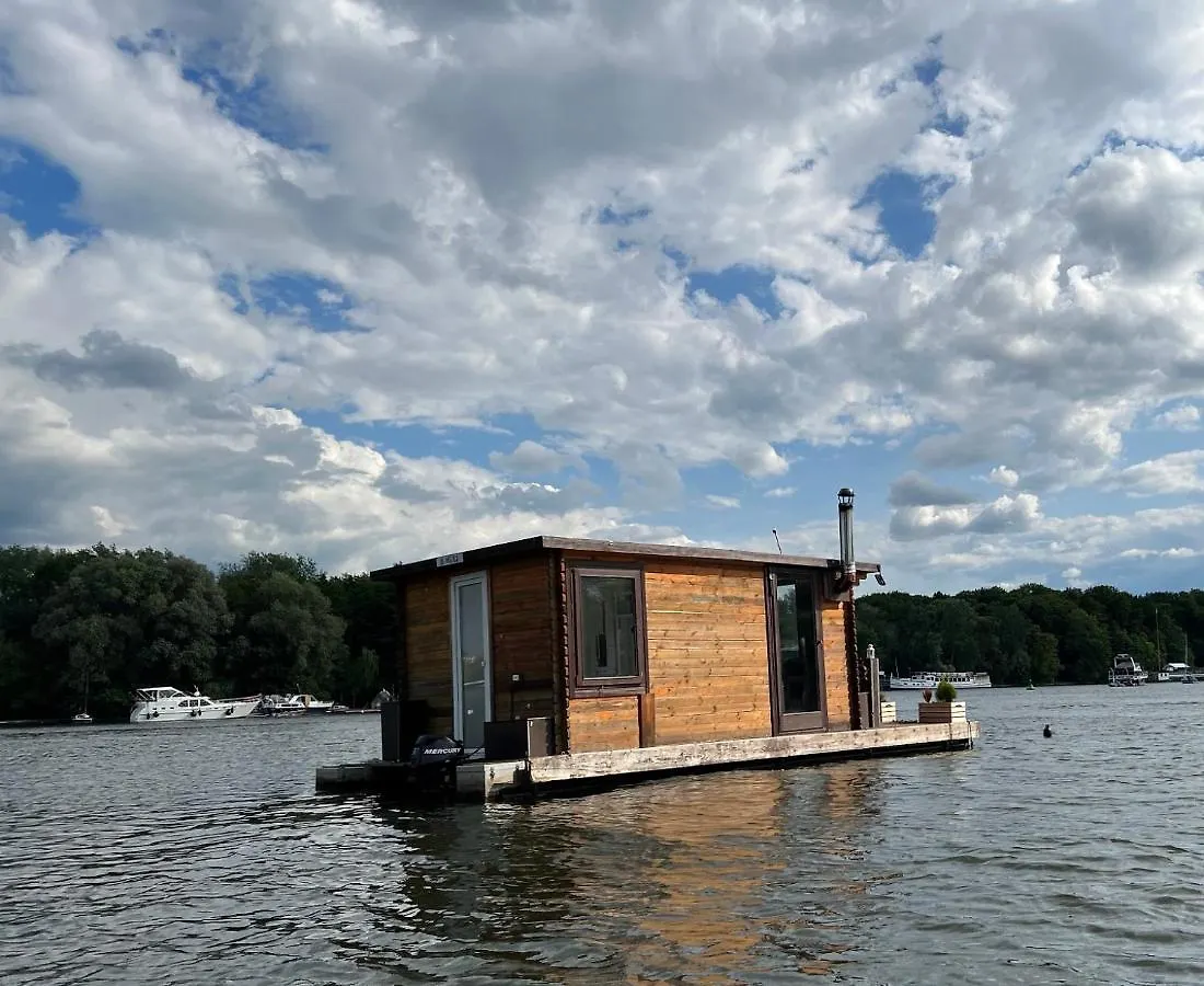 Hotel Gemütliches Hausboot mit Kamin in Berlin Botel