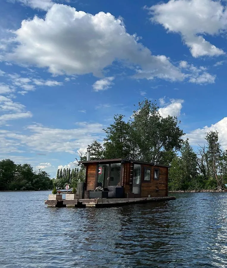 Hotel Gemütliches Hausboot mit Kamin in Berlin